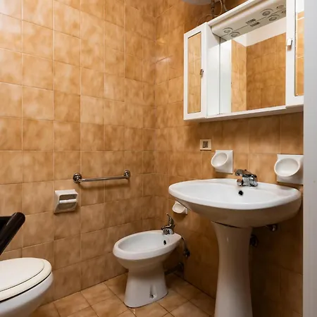 Comfortable Flat Just Steps From The *